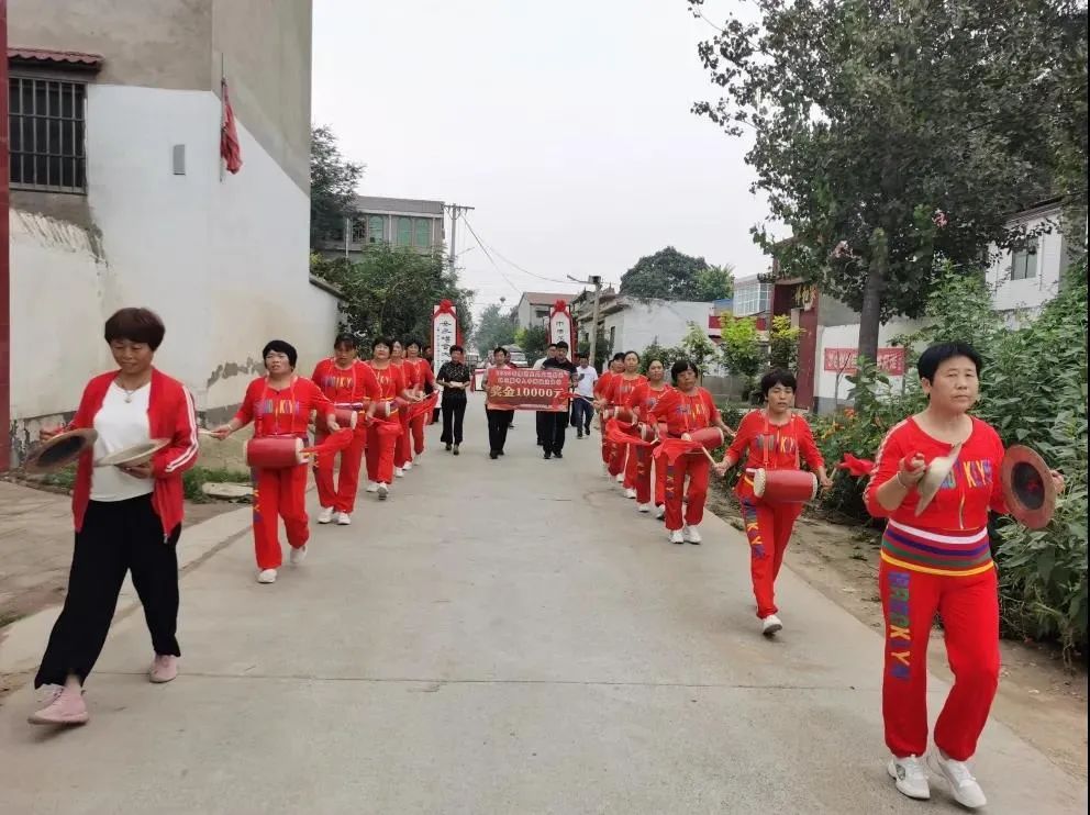 贈送考上大學牌匾_頤和園前門牌樓牌匾上_怎么在qq上贈送q幣