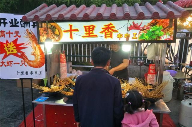 小吃車牌匾_小吃車多少錢一輛流動小吃車_小吃車美食車